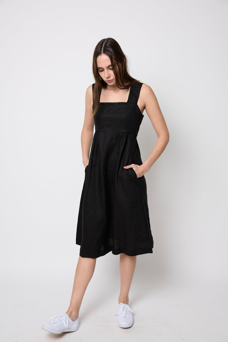 Pinafore º Black